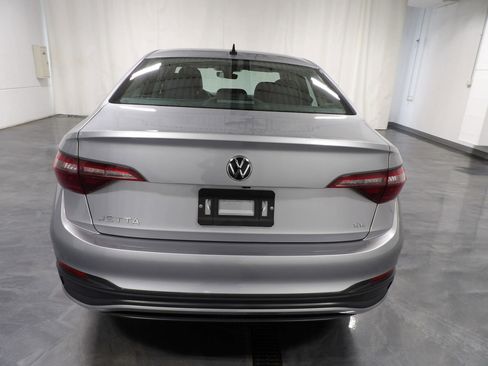 Used 2024 Volkswagen Jetta SE image 6