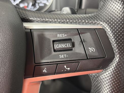 Used 2025 Mitsubishi Outlander ES FWD image 30