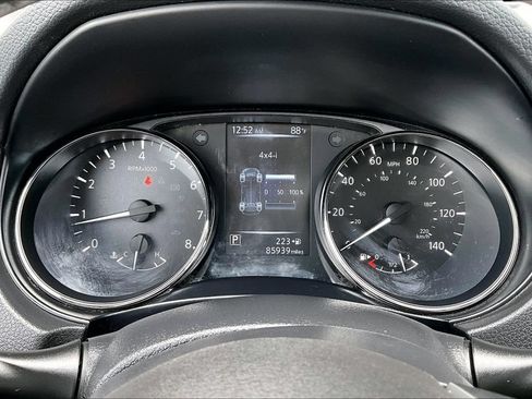 Used 2017 Nissan Rogue SV AWD/4WD image 13