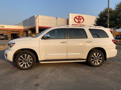 Used 2020 Toyota Sequoia Limited w/ Safety & Convenience Package RWD image 8