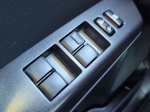 Used 2018 Toyota RAV4 LE image 22