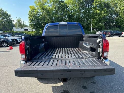 Used 2022 Toyota Tacoma SR5 RWD image 35