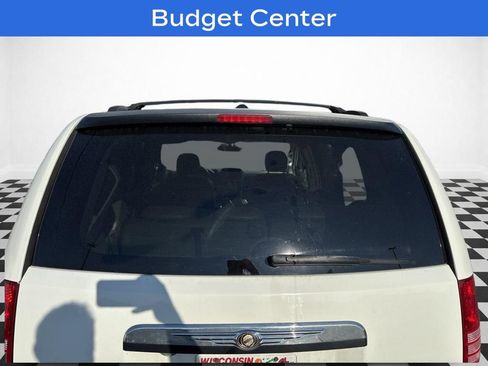 Used 2008 Chrysler Town & Country Touring FWD image 5