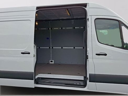 Used 2026 Mercedes-Benz Sprinter 2500 image 7