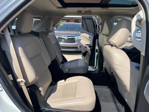 Used 2021 Ford Explorer Limited w/ Equipment Group 301A AWD/4WD image 24
