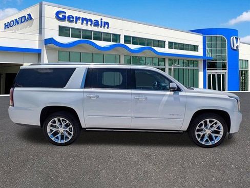 Used 2020 GMC Yukon XL Denali w/ Denali Premium Package AWD/4WD image 4
