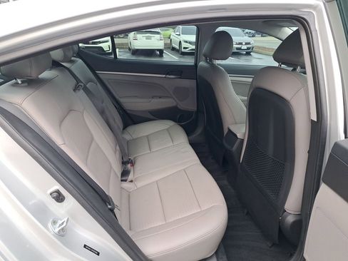 Used 2017 Hyundai Elantra Limited image 16