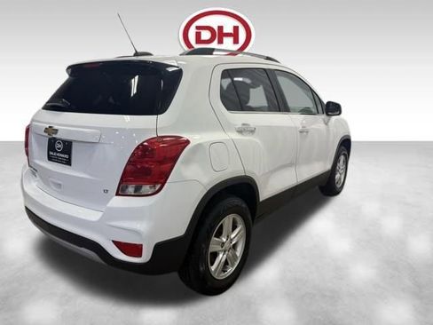Used 2018 Chevrolet Trax LT w/ LT Convenience Package image 12
