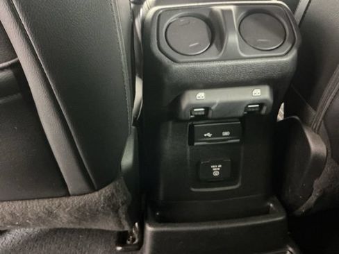 Used 2018 Jeep Wrangler Unlimited Sahara AWD/4WD image 24