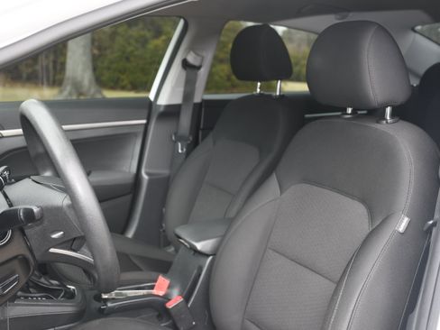 Used 2020 Hyundai Elantra SE w/ Cargo Package (C1) image 11