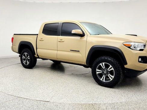 Used 2016 Toyota Tacoma TRD Sport w/ Towing Package image 3