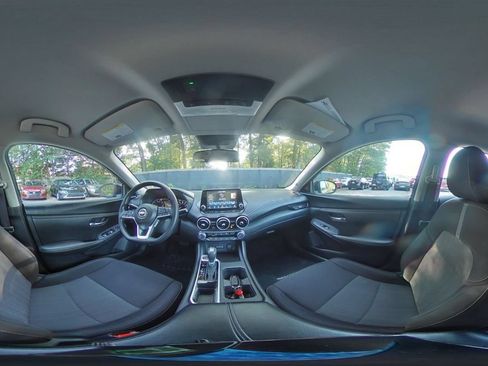 Used 2025 Nissan Sentra SV FWD image 40