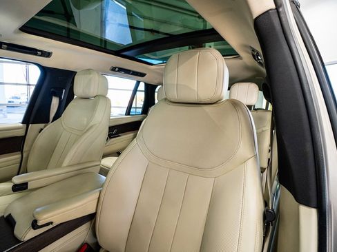 Used 2023 Land Rover Range Rover Long Wheelbase SE image 37