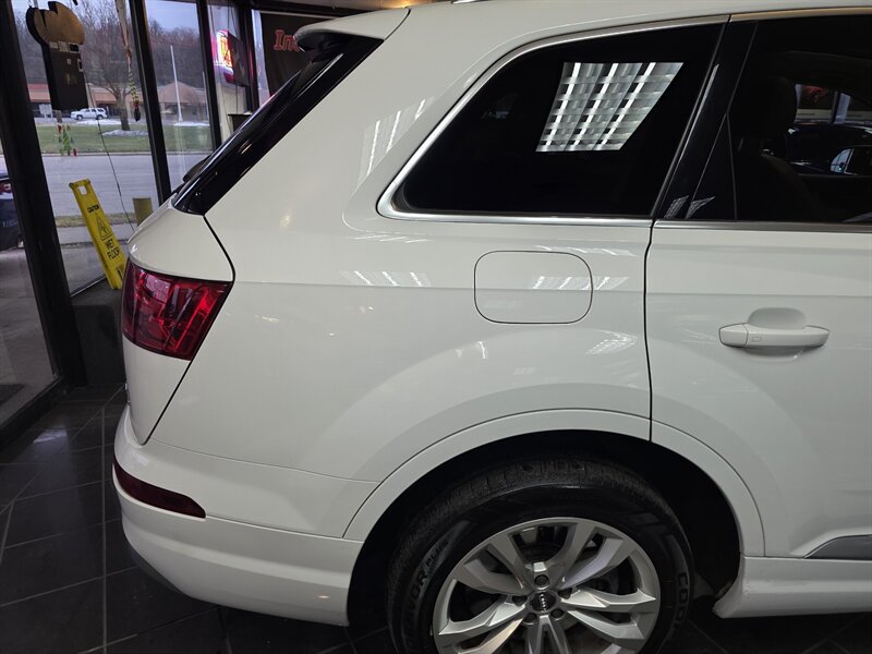 Used 2017 Audi Q7 3.0T Premium Plus w/ Premium Plus Package AWD/4WD image 37