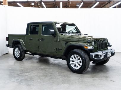 Used 2023 Jeep Gladiator Sport