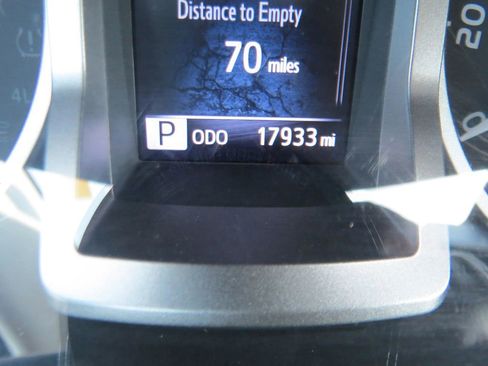 Used 2022 Toyota Tacoma SR5 w/ Technology Package image 28