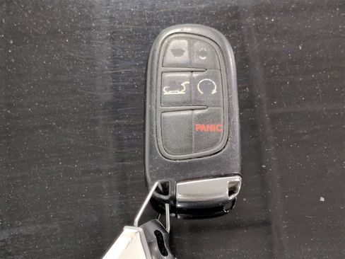 Used 2019 Jeep Cherokee Limited image 35