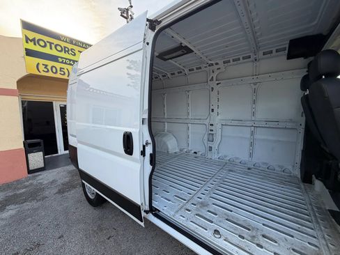 Used 2024 RAM ProMaster 2500 w/ Convenience Group FWD image 8