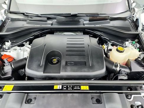 Certified 2025 Land Rover Range Rover Sport SE image 13