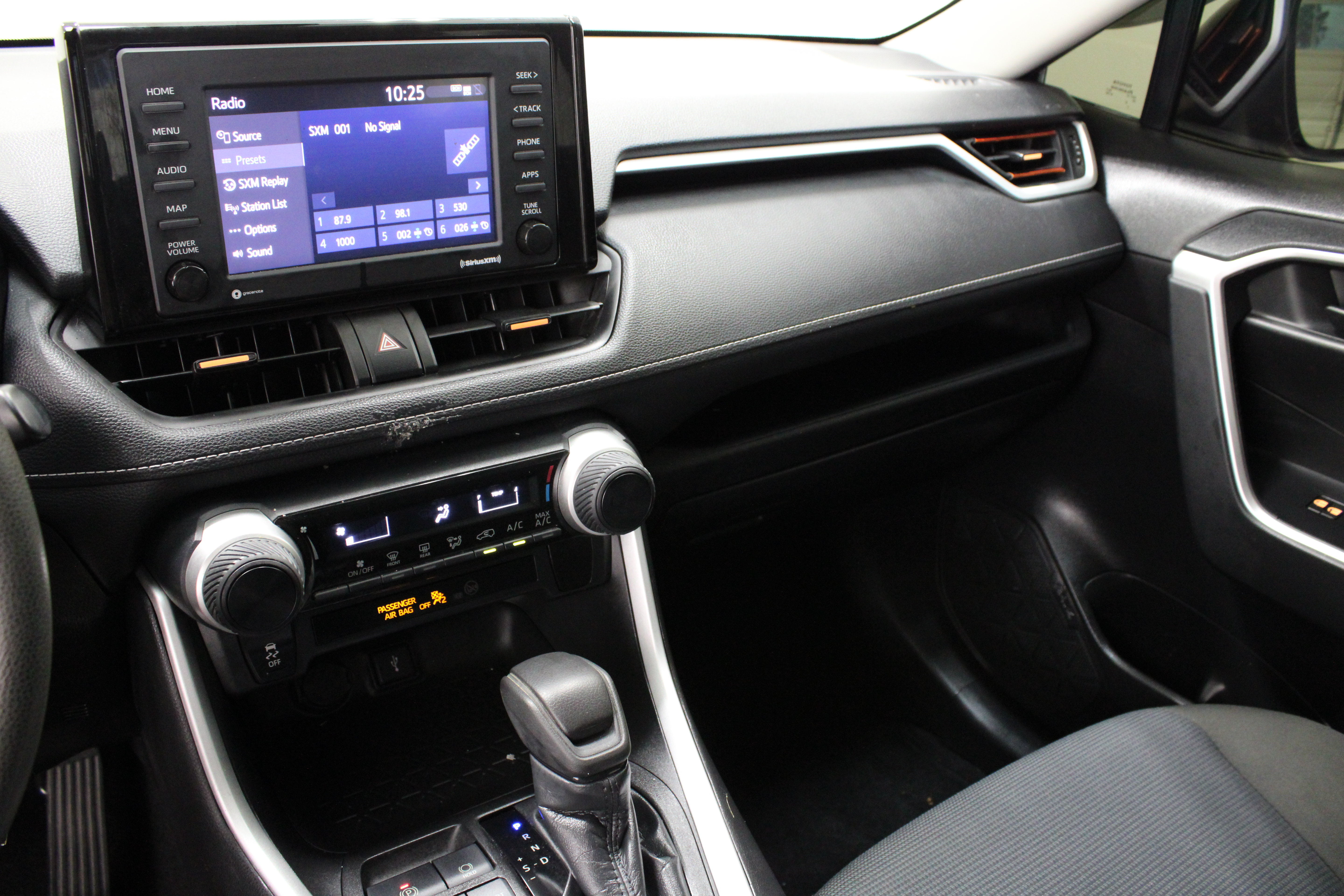 Used 2021 Toyota RAV4 LE FWD image 15