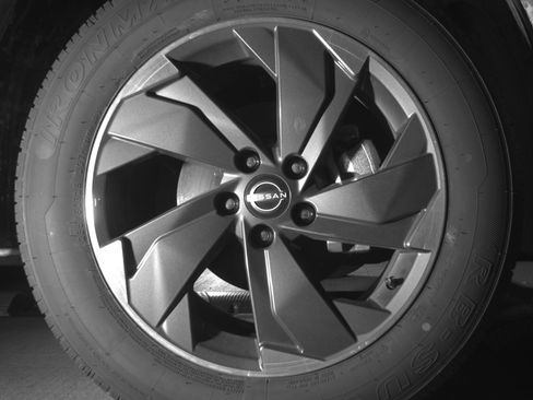 Used 2025 Nissan Rogue SV image 13