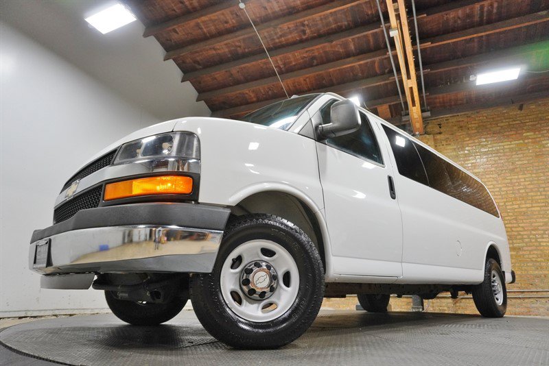 Used 2016 Chevrolet Express 3500 LT w/ LT Preferred Equipment Group RWD image 3