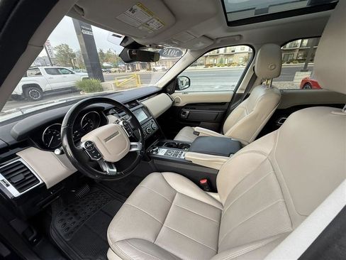 Used 2018 Land Rover Discovery SE AWD/4WD image 24