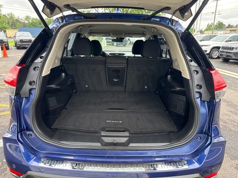Used 2020 Nissan Rogue SV AWD/4WD image 16