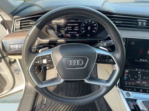 Used 2022 Audi e-tron Premium Plus w/ Premium Plus Package image 18