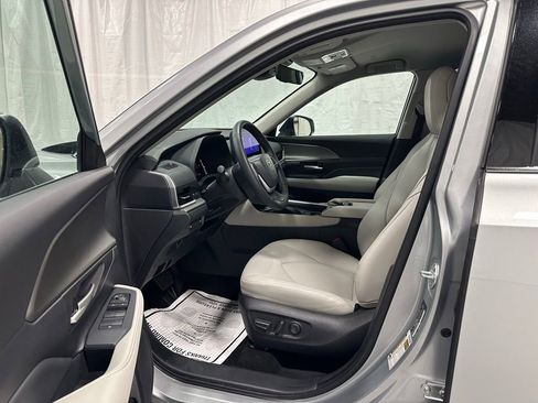 Used 2025 Toyota Grand Highlander AWD image 10
