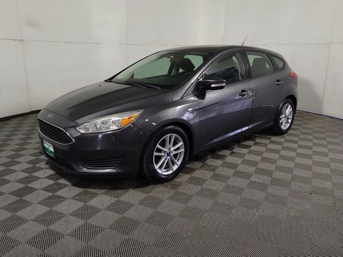 Used 2017 Ford Focus SE FWD image 2