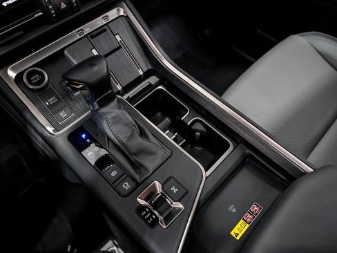 Used 2024 Lexus GX 550 w/ Accessory Package (2T) image 23