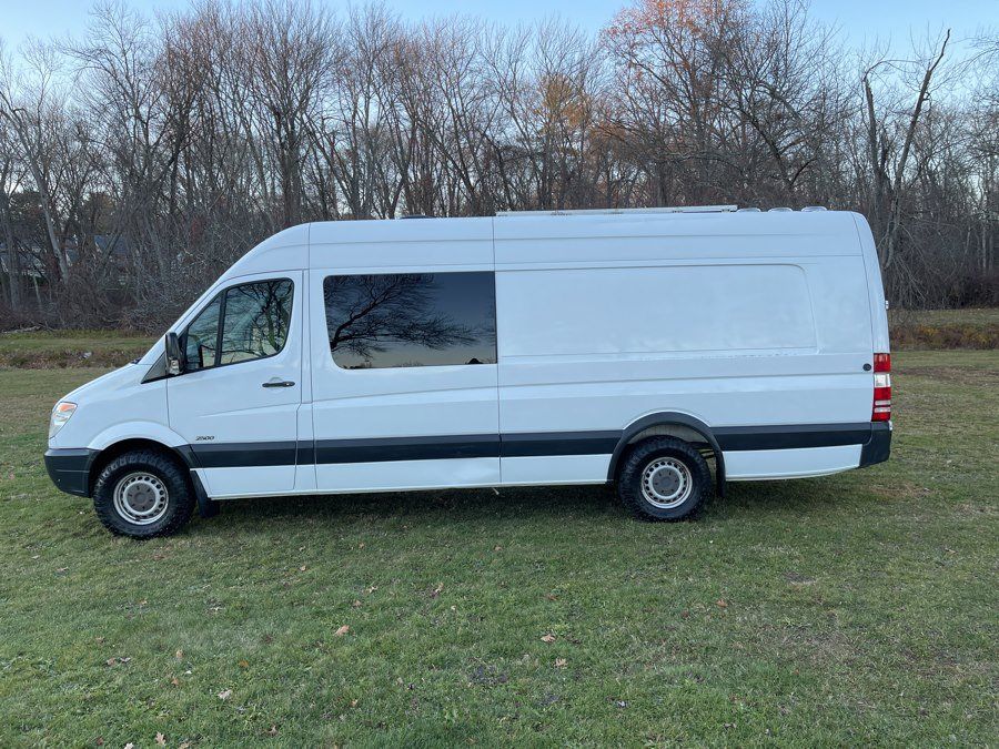 Used 2011 Freightliner Sprinter 2500 RWD image 12