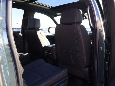 New 2026 Chevrolet Suburban RST image 42