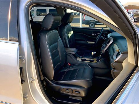 Used 2017 GMC Acadia Denali w/ Technology Package image 9