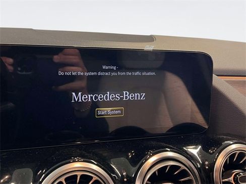 Certified 2022 Mercedes-Benz GLA 250 4MATIC image 27