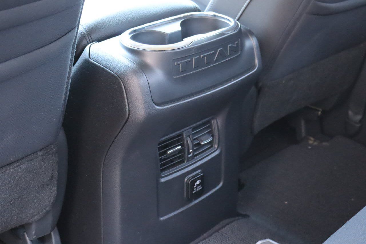 Used 2018 Nissan Titan SV w/ SV Convenience Package RWD image 17