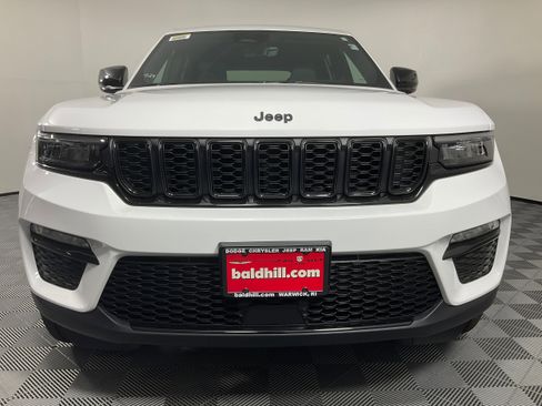 New 2025 Jeep Grand Cherokee Limited w/ Black Appearance Package image 2