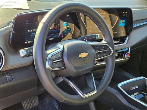Used 2025 Chevrolet Equinox LT w/ Convenience Package II FWD image 18