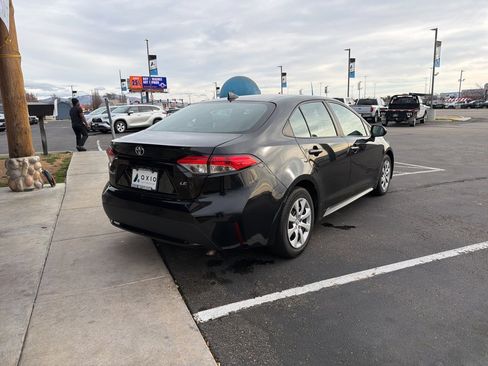 Used 2021 Toyota Corolla LE image 9
