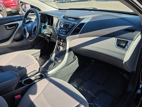 Used 2016 Hyundai Elantra SE image 9