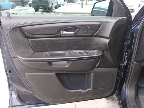 Used 2017 Chevrolet Traverse LT w/ Style and Technology Package image 17