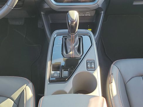 Used 2024 Subaru Crosstrek 2.5i Limited w/ Crosstrek Mirror Package image 18