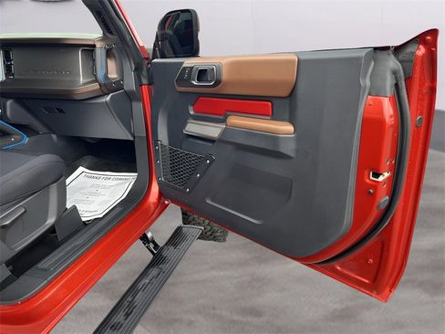 Used 2022 Ford Bronco Outer Banks image 18
