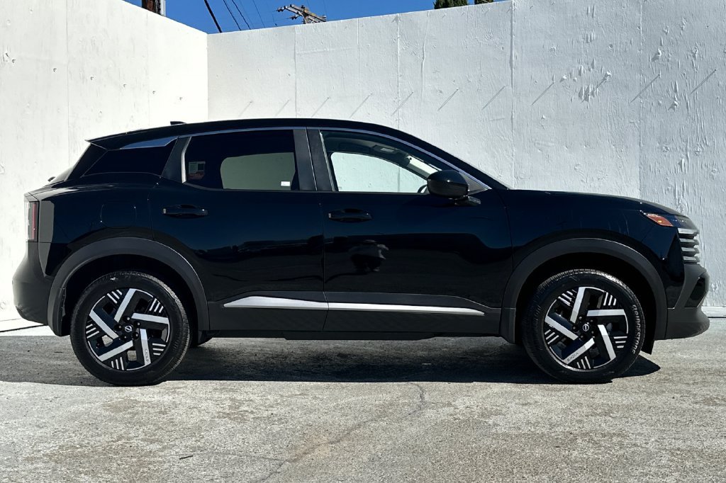 Certified 2025 Nissan Kicks SV w/ Illumination Package FWD image 2