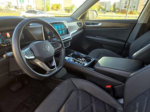 Used 2024 Volkswagen Atlas SE AWD/4WD image 23
