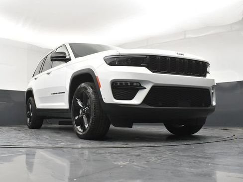 Used 2024 Jeep Grand Cherokee Limited w/ Luxury Tech Group II AWD/4WD image 19