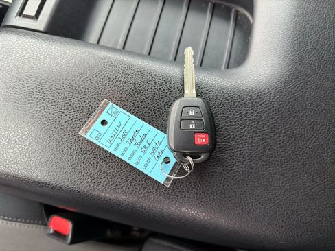 Used 2019 Toyota Tundra SR5 w/ SR5 Upgrade Package image 2