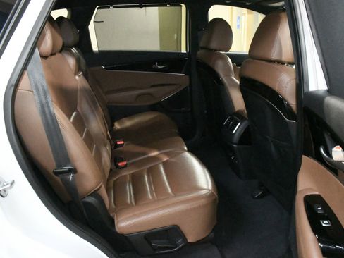 Used 2019 Kia Sorento SX image 48