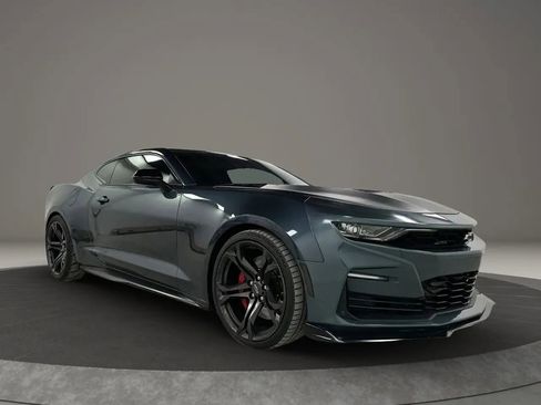 Used 2021 Chevrolet Camaro SS RWD image 9